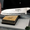 Global G-80 santoku japonský kuchařský nůž s vroubky 18cm